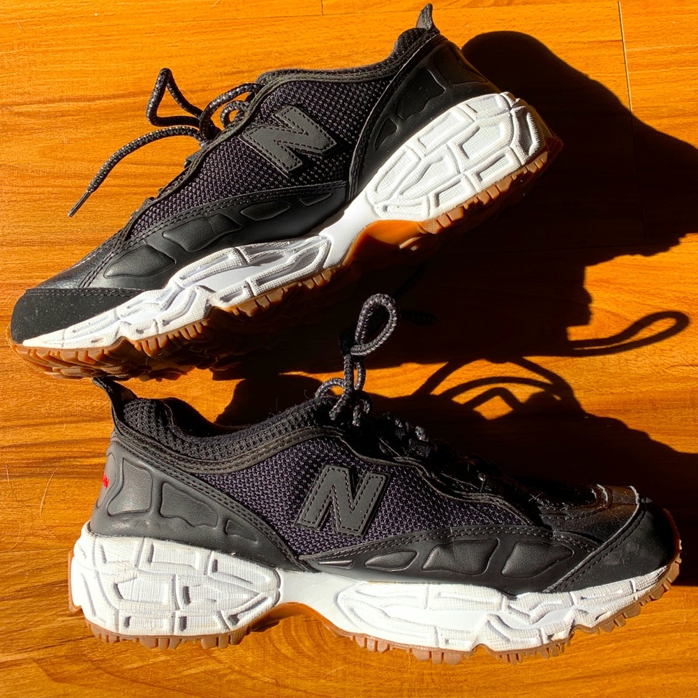 Women’s New Balance 801s